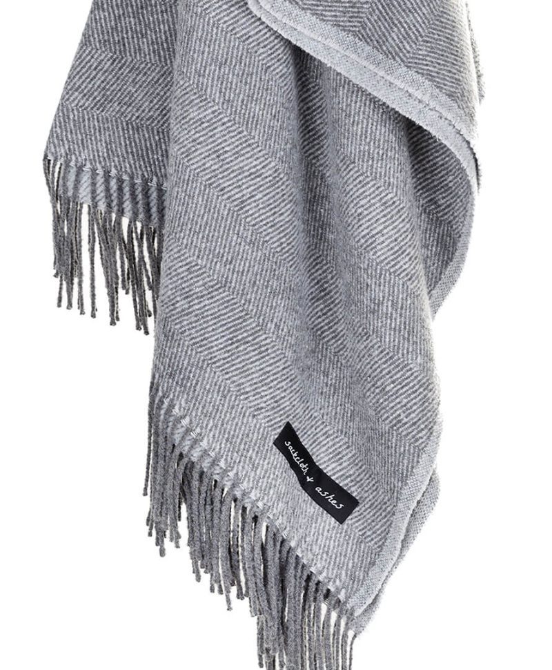 product Herringbone Ash2 blanket hanging